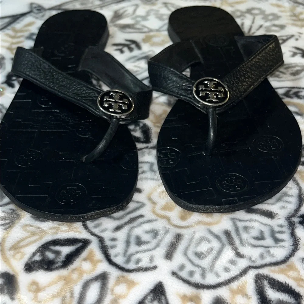 Tory Burch Black Leather Flip Sandals, 7M - Picture 8 of 10
